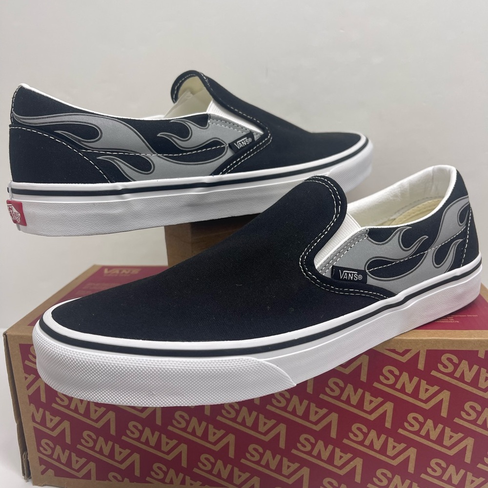 Vans WMNS Classic Slip-On
Reflective Flame Black
VN0A7Q5DBM8